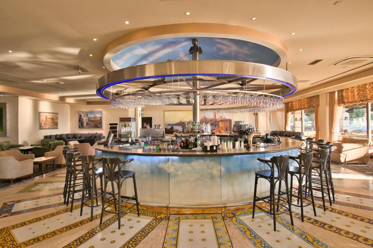 Salamis Bay Conti Resort Hotel & Casino Famagusta  Eksteriør billede The bar at the hotel