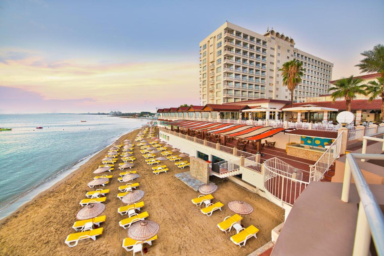 Salamis Bay Conti Resort Hotel & Casino Famagusta  Eksteriør billede The hotel's beach